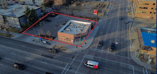 Plus de détails pour 10909 107 Av NW, Edmonton, AB - Commerce de détail à vendre