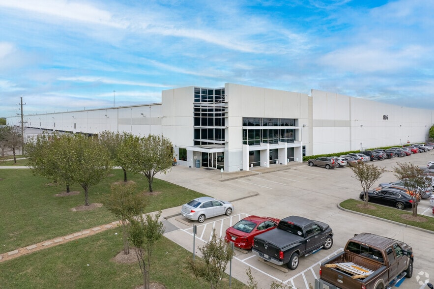 1805 Greens Rd, Houston, TX à louer - Photo du bâtiment - Image 3 de 4