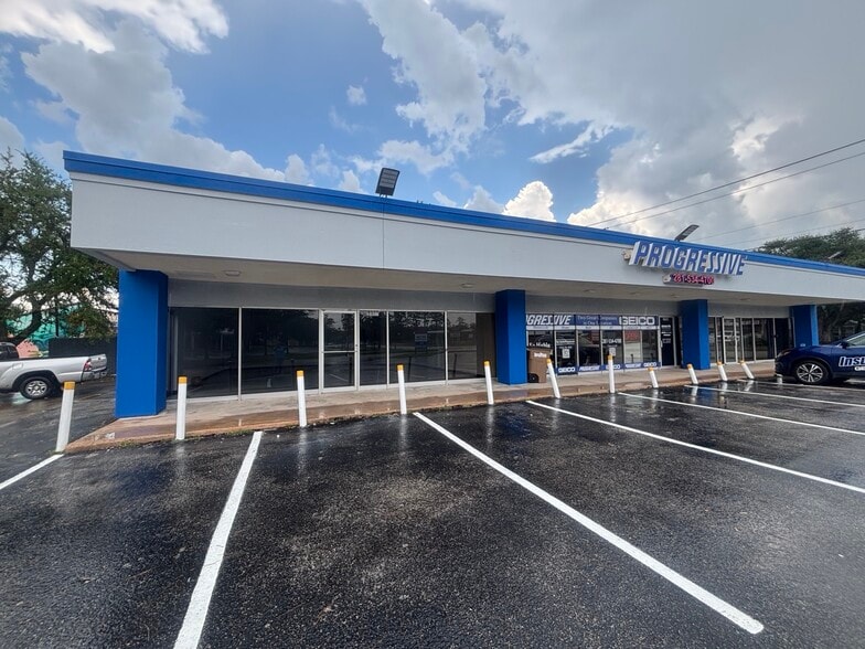 2301-2309 Main St, Dickinson, TX for lease - Building Photo - Image 2 of 3