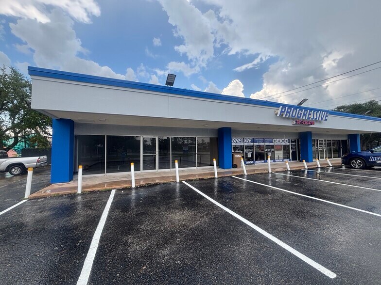 2301-2309 Main St, Dickinson, TX à louer - Photo du bâtiment - Image 2 de 3