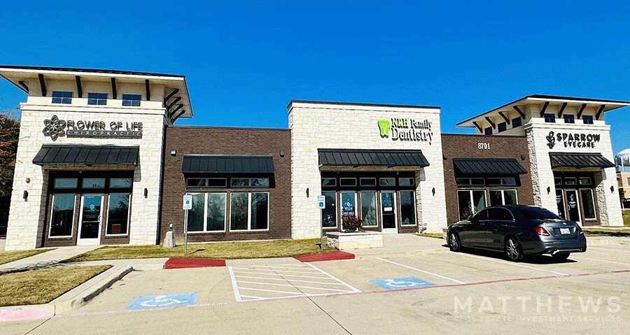 8701 N Tarrant Pky, North Richland Hills, TX à louer Photo du bâtiment- Image 1 de 9