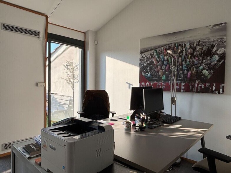 Bureau dans Lyon à louer - Photo du bâtiment - Image 2 de 8