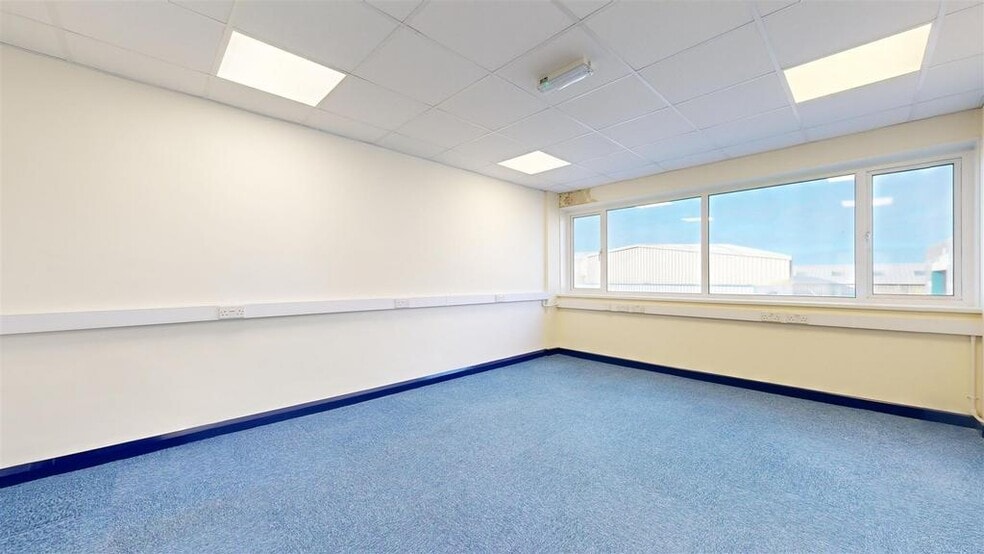 South Way, Portland for lease - Interior Photo - Image 3 of 23