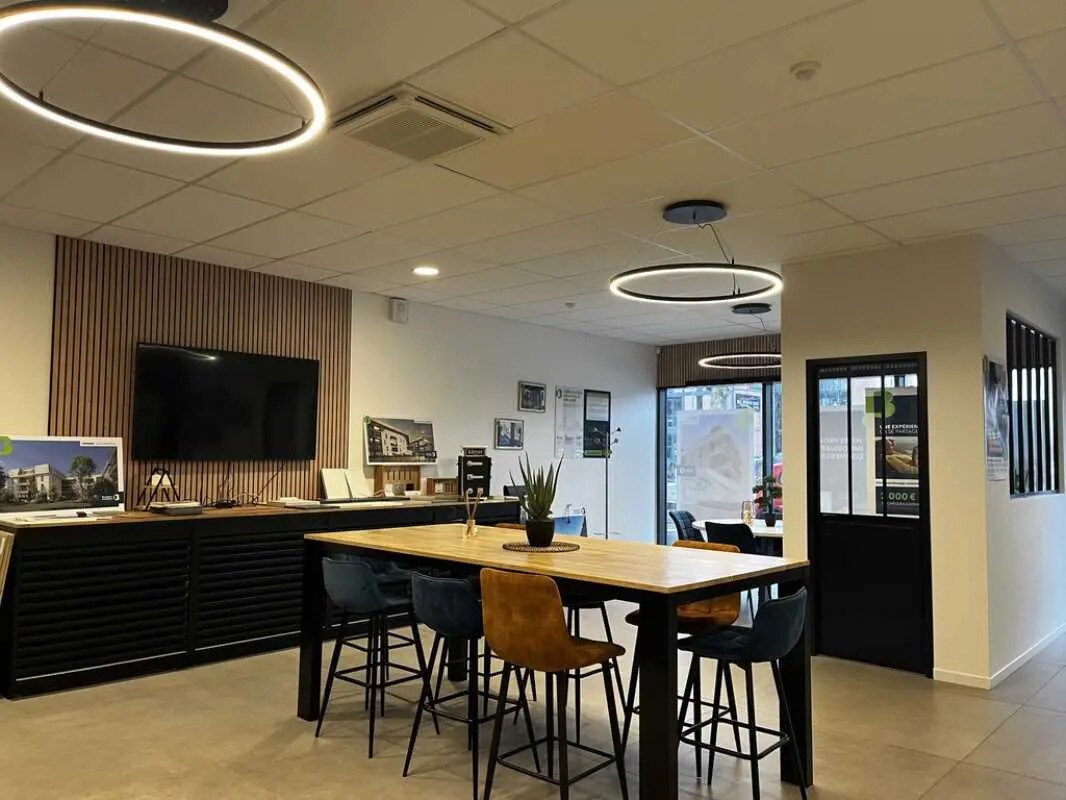 Office in Rouen for lease Interior Photo- Image 1 of 15