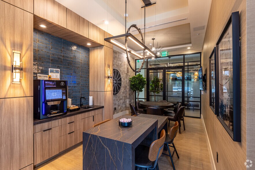 8205 Commerce Way, Miami Lakes, FL à louer - Photo intérieure - Image 3 de 67