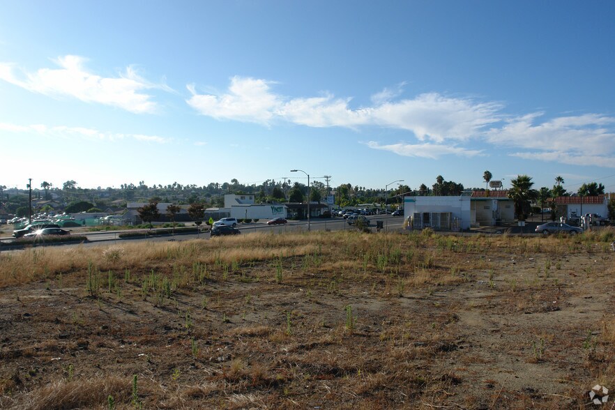 505 N Santa Fe Ave, Vista, CA à louer - Photo du bâtiment - Image 2 de 5