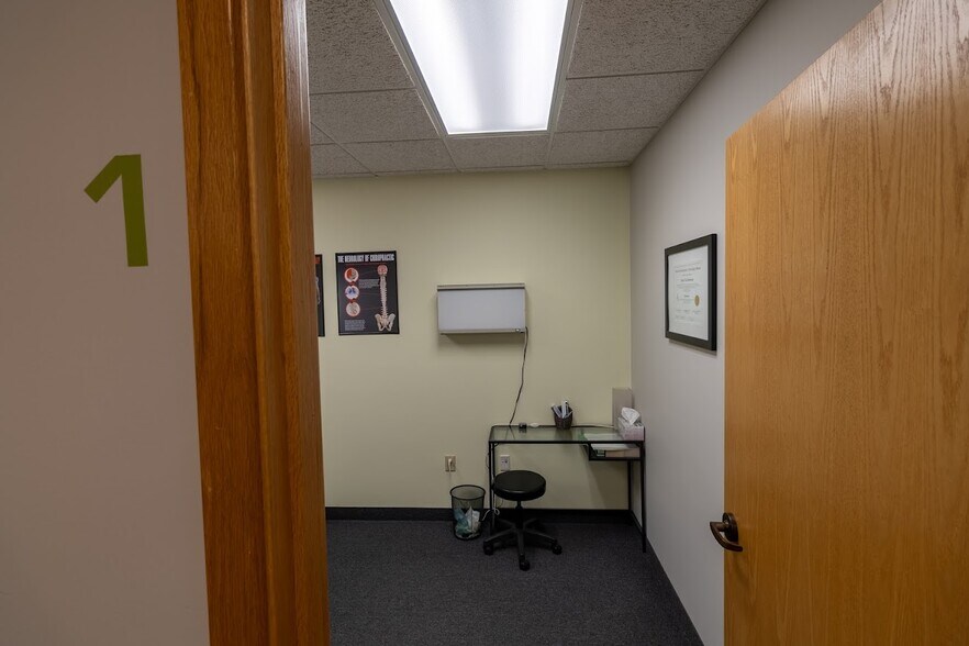 833 E 16th St, Holland, MI à louer - Photo du bâtiment - Image 2 de 38