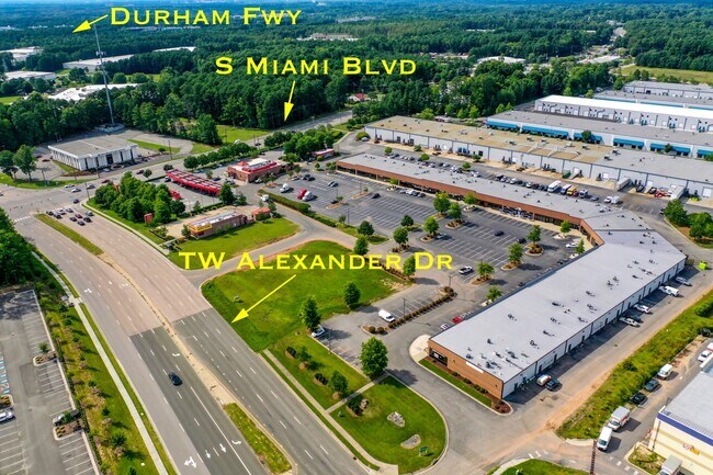 Plus de détails pour 2945 S Miami Blvd, Durham, NC - Local d'activités à louer