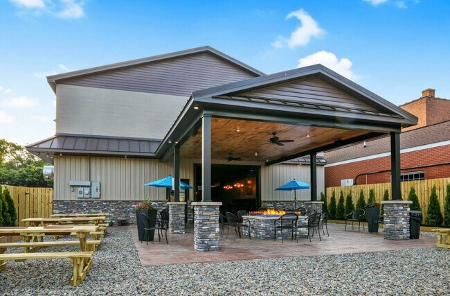 Plus de détails pour 64 W Main St, Fredonia, NY - Commerce de détail à vendre