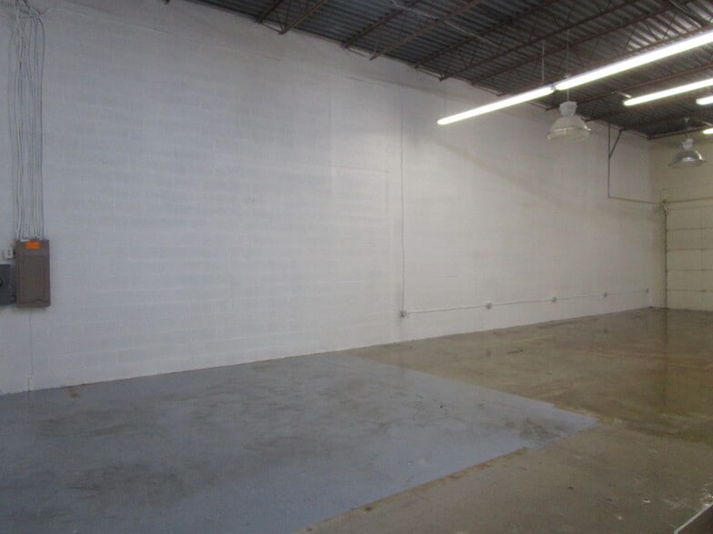 7241-7257 Gabe Ct, Manassas, VA for lease - Building Photo - Image 2 of 7