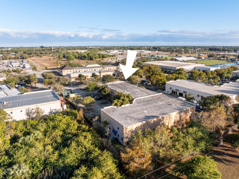 2580-2590 SE Willoughby Blvd, Stuart, FL à vendre - Photo du bâtiment - Image 3 de 40