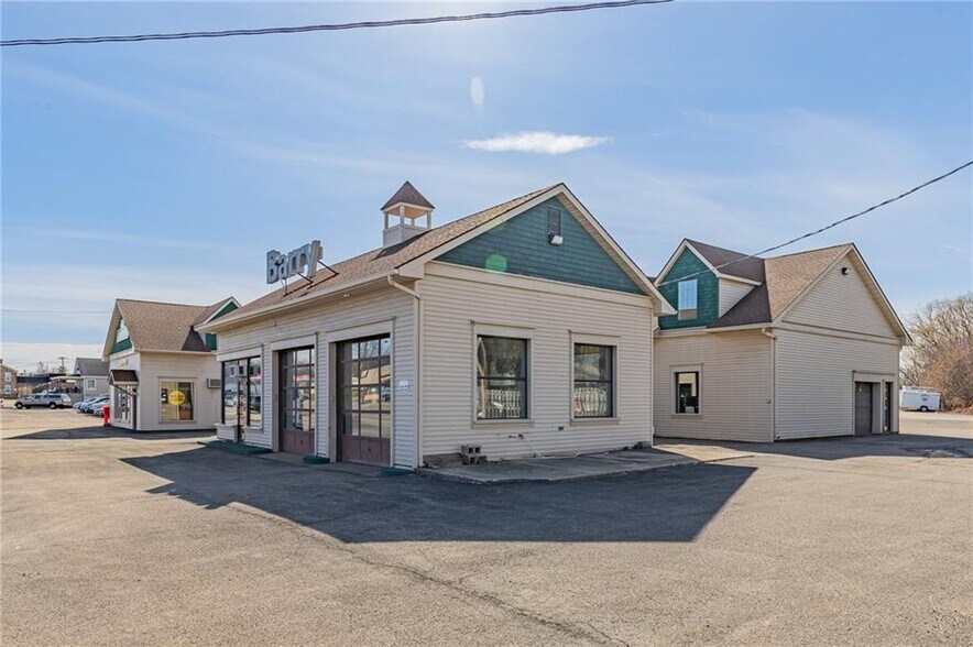 4577 S Lake Rd, Brockport, NY à vendre - Photo du bâtiment - Image 3 de 46