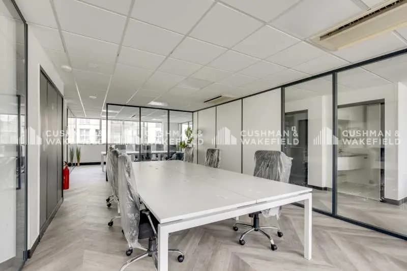 Office in Levallois-Perret for lease Building Photo- Image 1 of 15