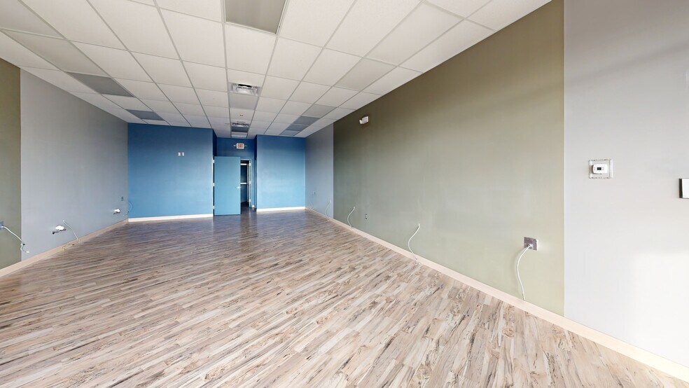 3308 N Wayne St, Angola, IN à louer - Photo du bâtiment - Image 2 de 9