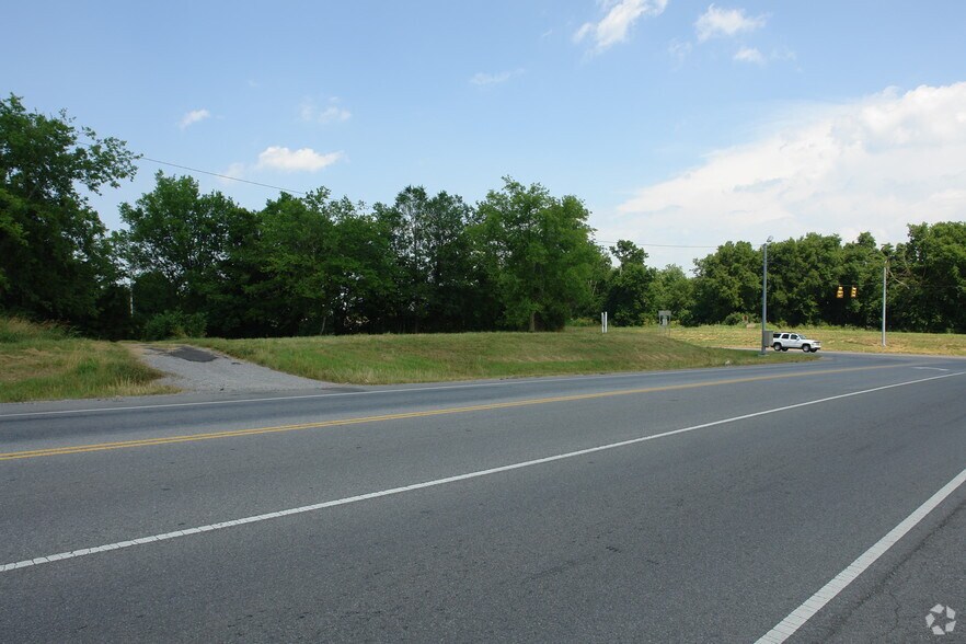 1113 Long Hollow Pike, Gallatin, TN for sale - Building Photo - Image 2 of 3