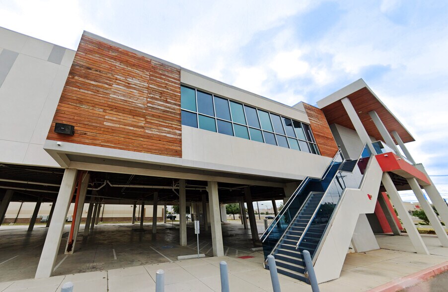 5112 W Expressway 83, McAllen, TX à vendre - Photo du bâtiment - Image 3 de 26