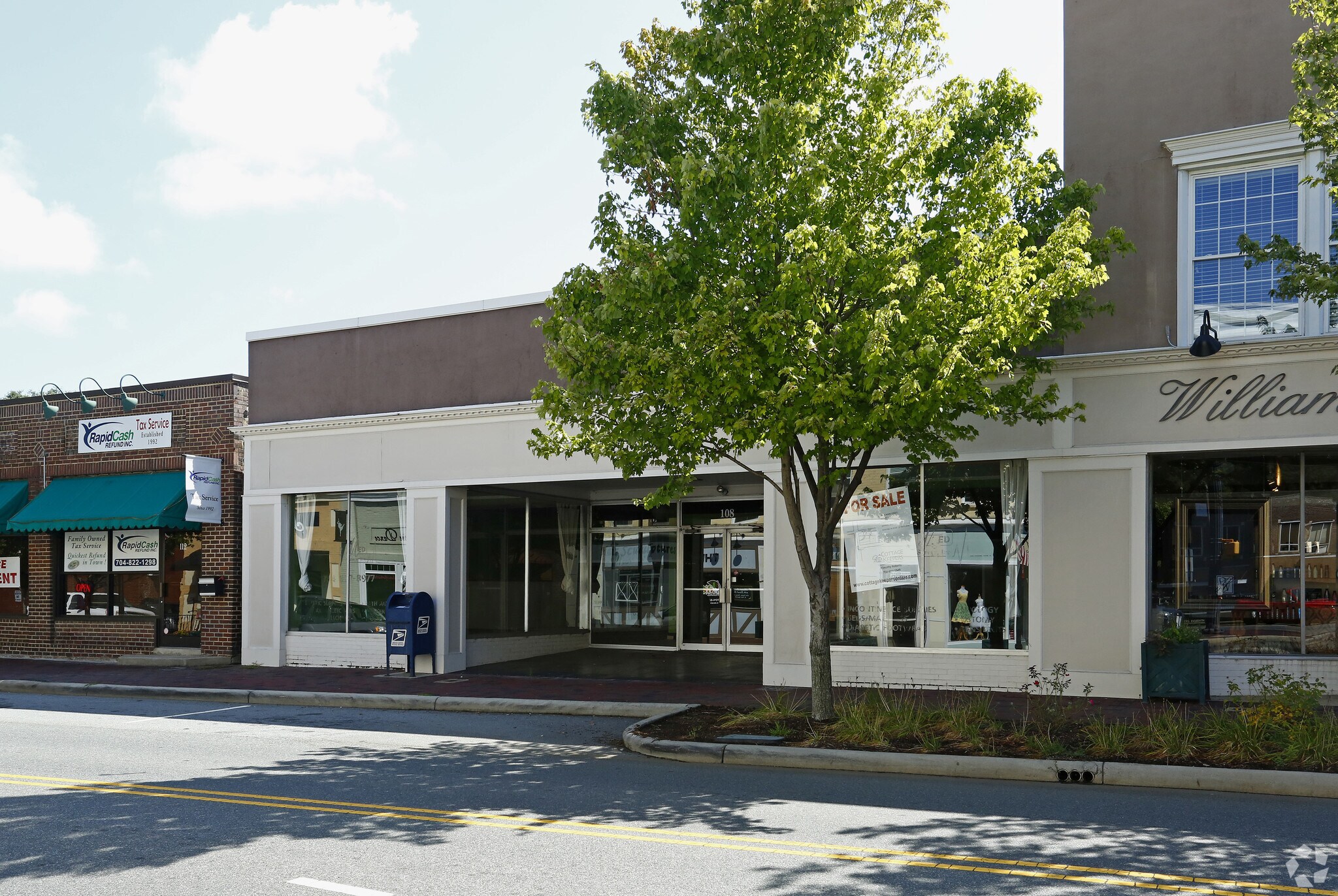 108 N Main St, Mount Holly, NC for sale Primary Photo- Image 1 of 33