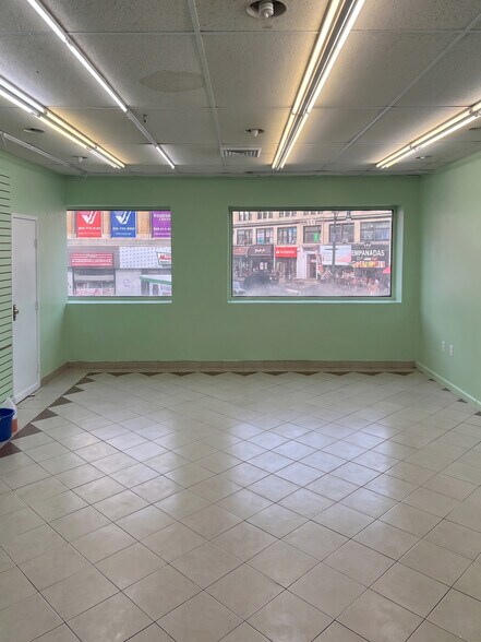 2836 3rd Ave, Bronx, NY à louer - Photo du bâtiment - Image 2 de 6