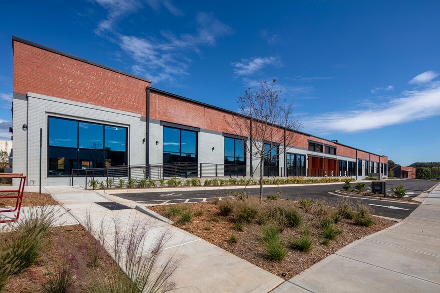 1018 Jay St, Charlotte, NC for lease - Building Photo - Image 2 of 5