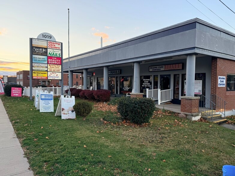1019 Farmington Ave, Bristol, CT for lease - Building Photo - Image 3 of 6