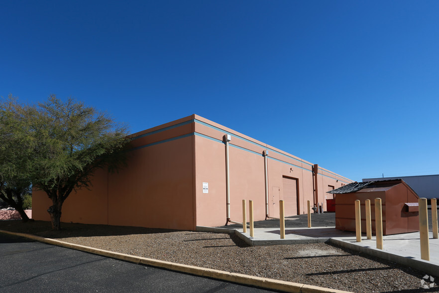 3865 E 34th St, Tucson, AZ for lease - Building Photo - Image 3 of 10