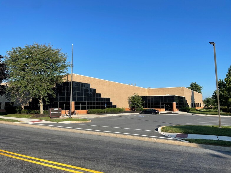 1827 Freedom Rd, Lancaster, PA à louer - Photo du bâtiment - Image 2 de 6