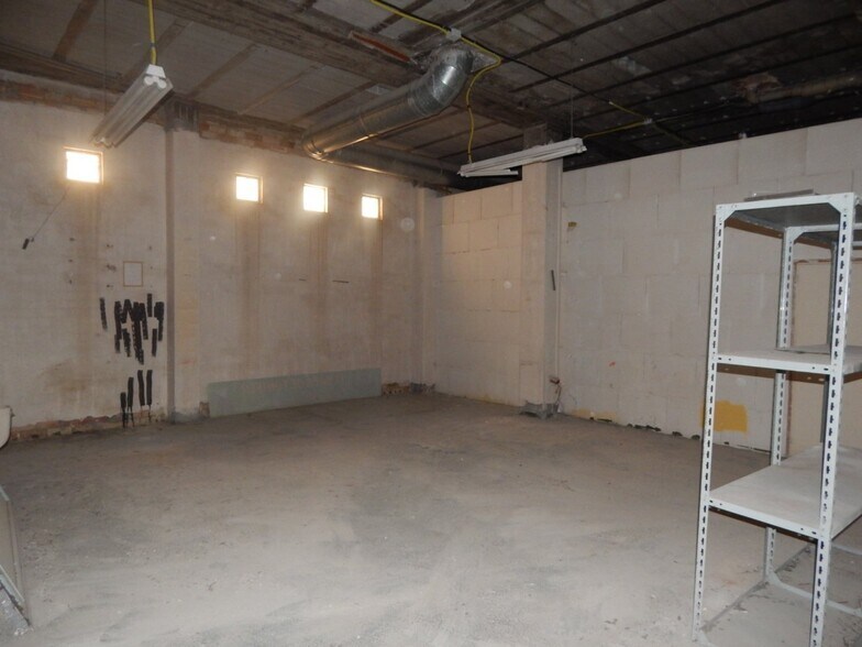 Commerce de détail dans Ontinyent, Valencia à louer - Photo du bâtiment - Image 3 de 11