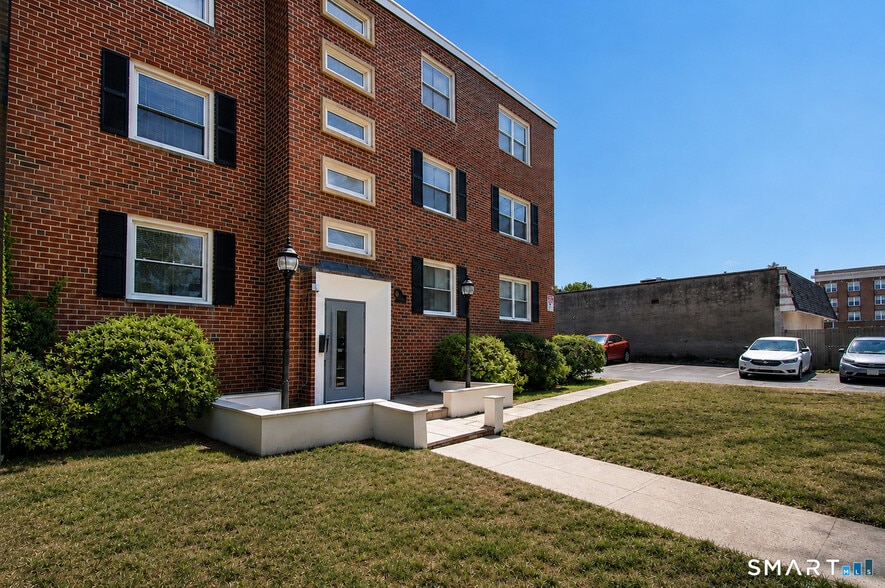 18 Sherman St, Hartford, CT à vendre - Photo du bâtiment - Image 2 de 24
