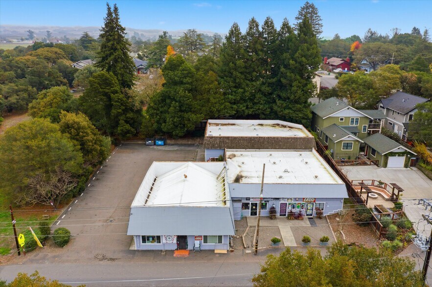 9550 Main St, Penngrove, CA à vendre - Photo du bâtiment - Image 3 de 44