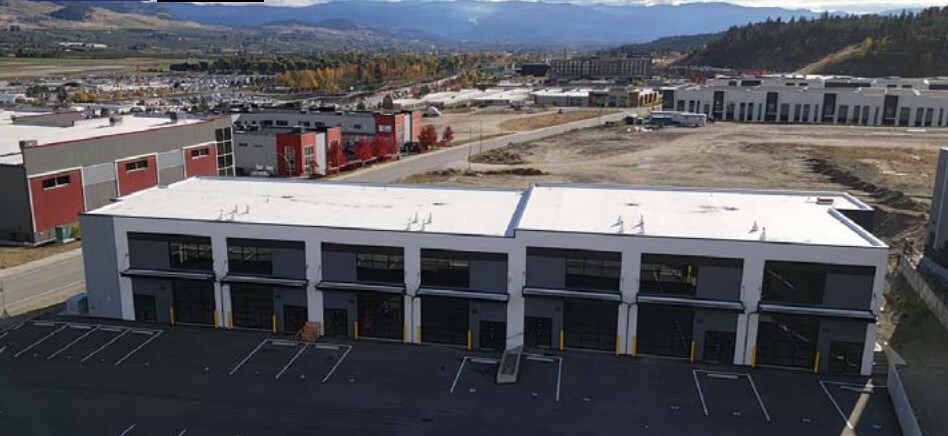 1990-2000 Pier Mac Way, Kelowna, BC à vendre - Photo du bâtiment - Image 1 de 3