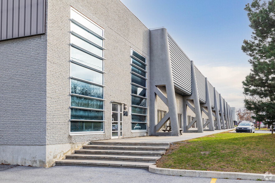 839-859 Jean-Paul-Vincent, Longueuil, QC à louer - Photo du bâtiment - Image 1 de 5