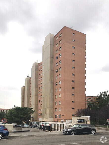 Calle de la Condesa de Venadito, 18, Madrid, Madrid à louer - Photo du bâtiment - Image 2 de 2