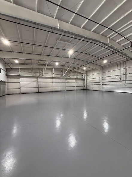 435 S Air Park Rd, Edgewater, FL for sale - Interior Photo - Image 3 of 9