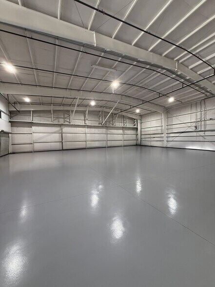 435 S Air Park Rd, Edgewater, FL à vendre - Photo intérieure - Image 3 de 9