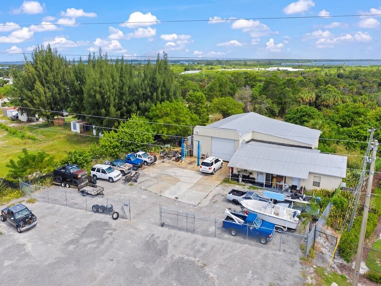 5144 N US Highway 1, Fort Pierce, FL à vendre - Photo du bâtiment - Image 1 de 1