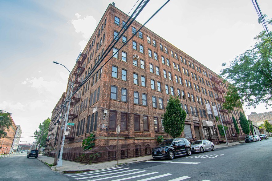 728 E 136th St, Bronx, NY à louer - Aérien - Image 3 de 11