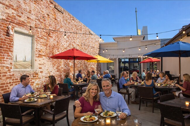 Plus de détails pour 336-340 E Grand Ave, Escondido, CA - Commerce de détail à louer