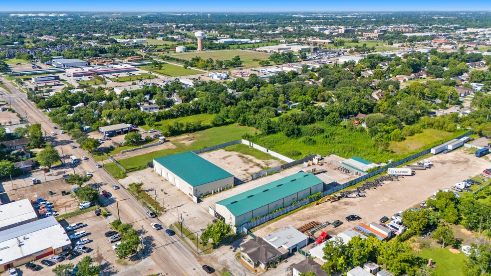 2950 Preston Ave, Pasadena, TX for lease - Building Photo - Image 2 of 11