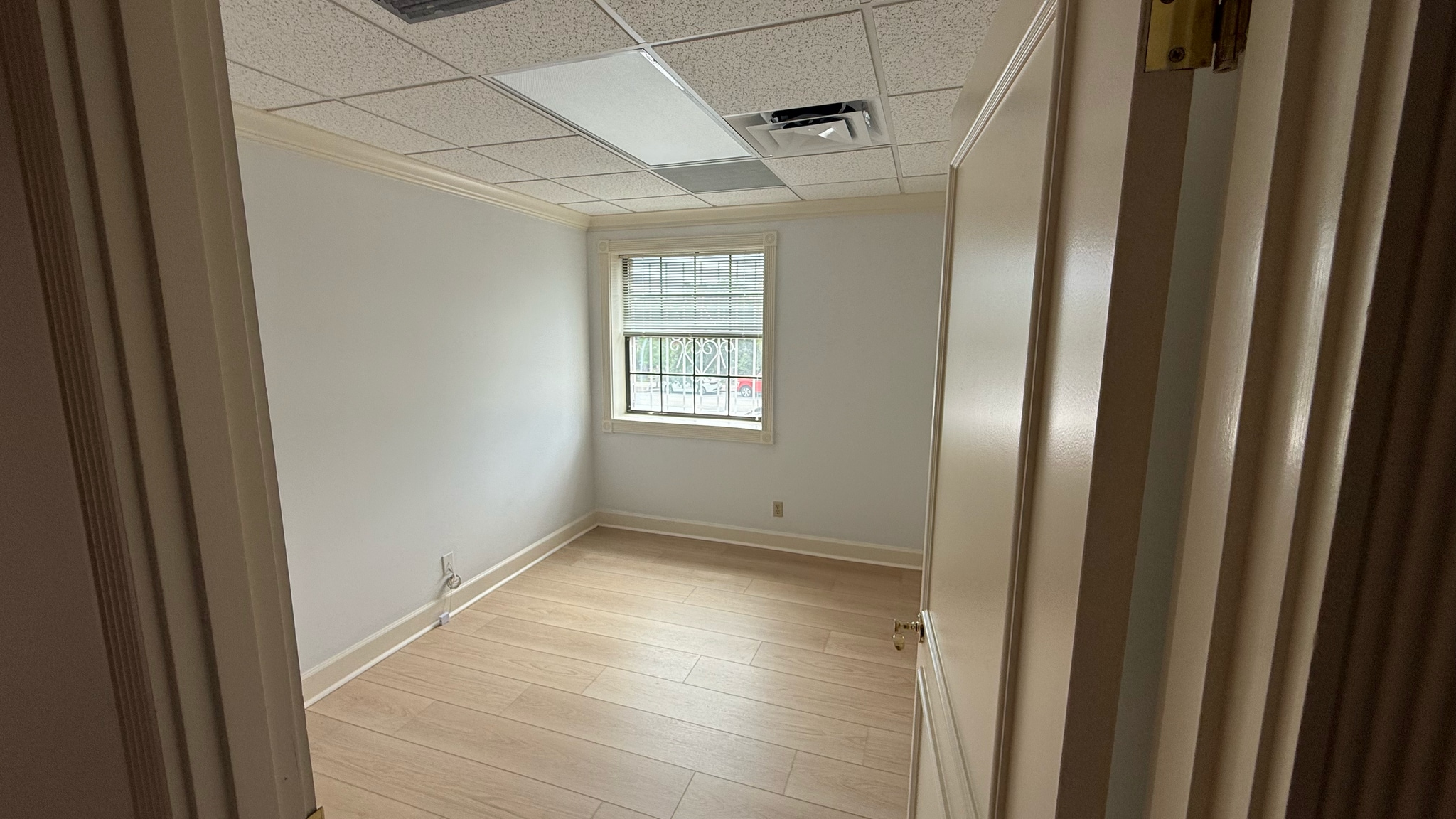 811 N Olive Ave, West Palm Beach, FL for lease Interior Photo- Image 1 of 7