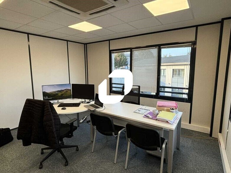 Office in Limas for lease - Interior Photo - Image 2 of 14