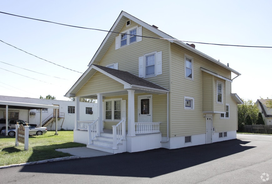 211 W End Ave, Raritan, NJ for lease - Building Photo - Image 1 of 41