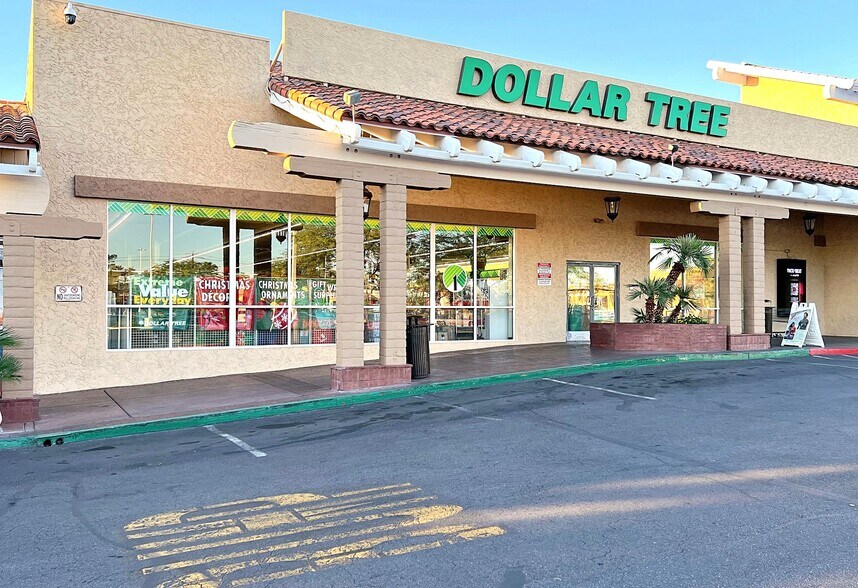 2702-2764 N Green Valley Pky, Henderson, NV à louer - Photo du bâtiment - Image 3 de 7