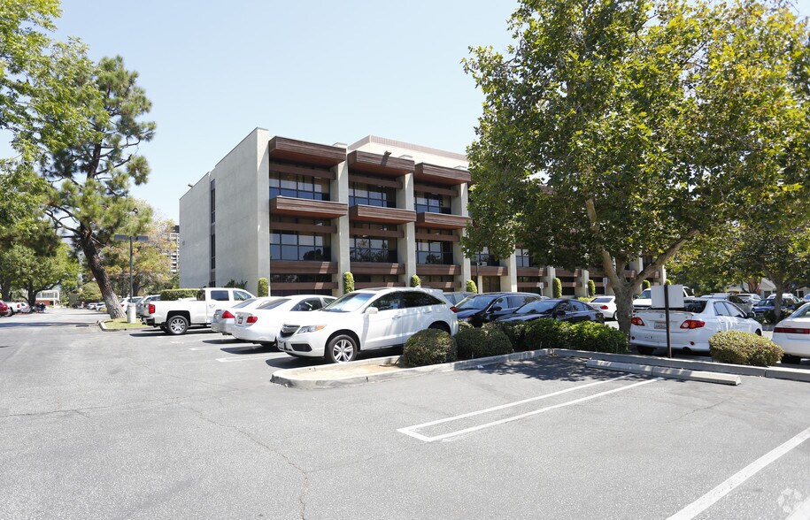622 W Duarte Rd, Arcadia, CA à louer - Photo du bâtiment - Image 3 de 8
