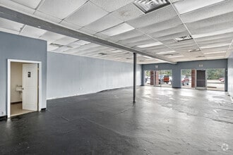 15700-15710 Jefferson Davis Hwy, Colonial Heights, VA for lease Interior Photo- Image 2 of 3
