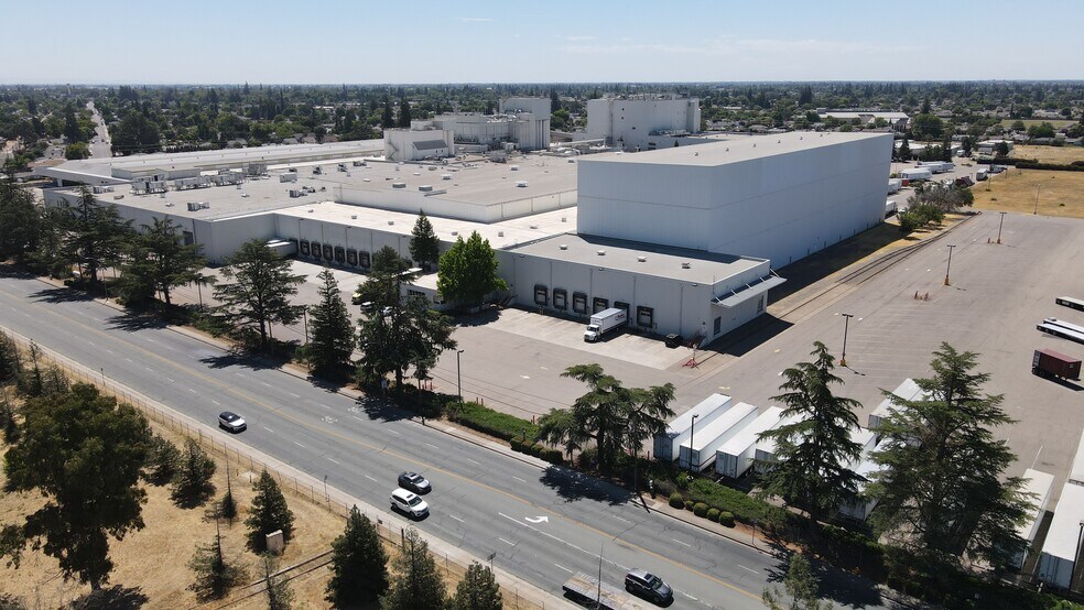 2000 W Turner Rd, Lodi, CA à louer - Photo du bâtiment - Image 3 de 11