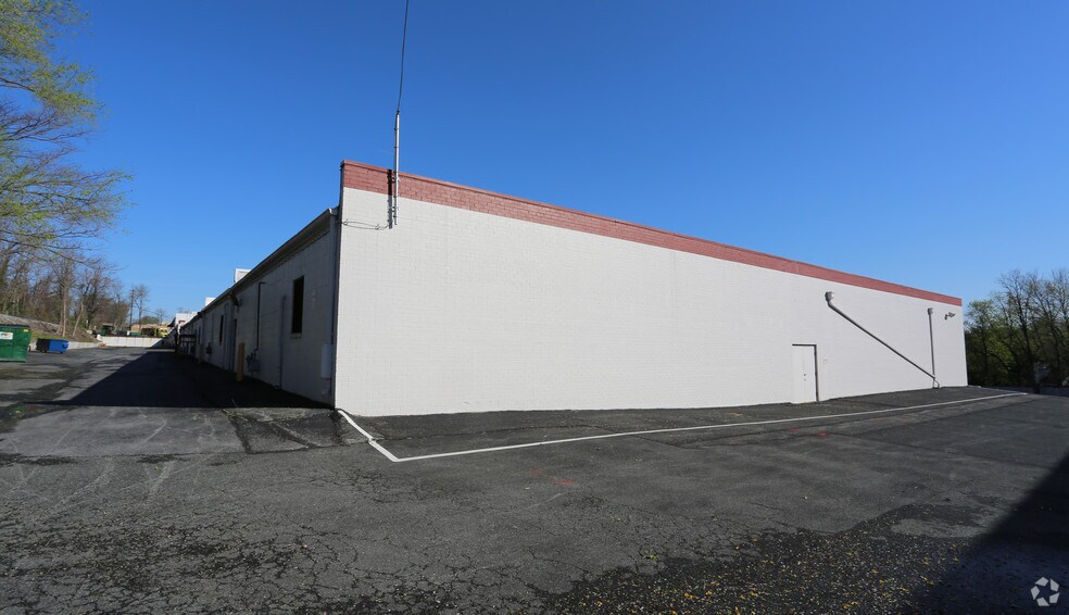 4940-4956 Wyaconda Rd, Rockville, MD à louer - Photo du bâtiment - Image 2 de 4