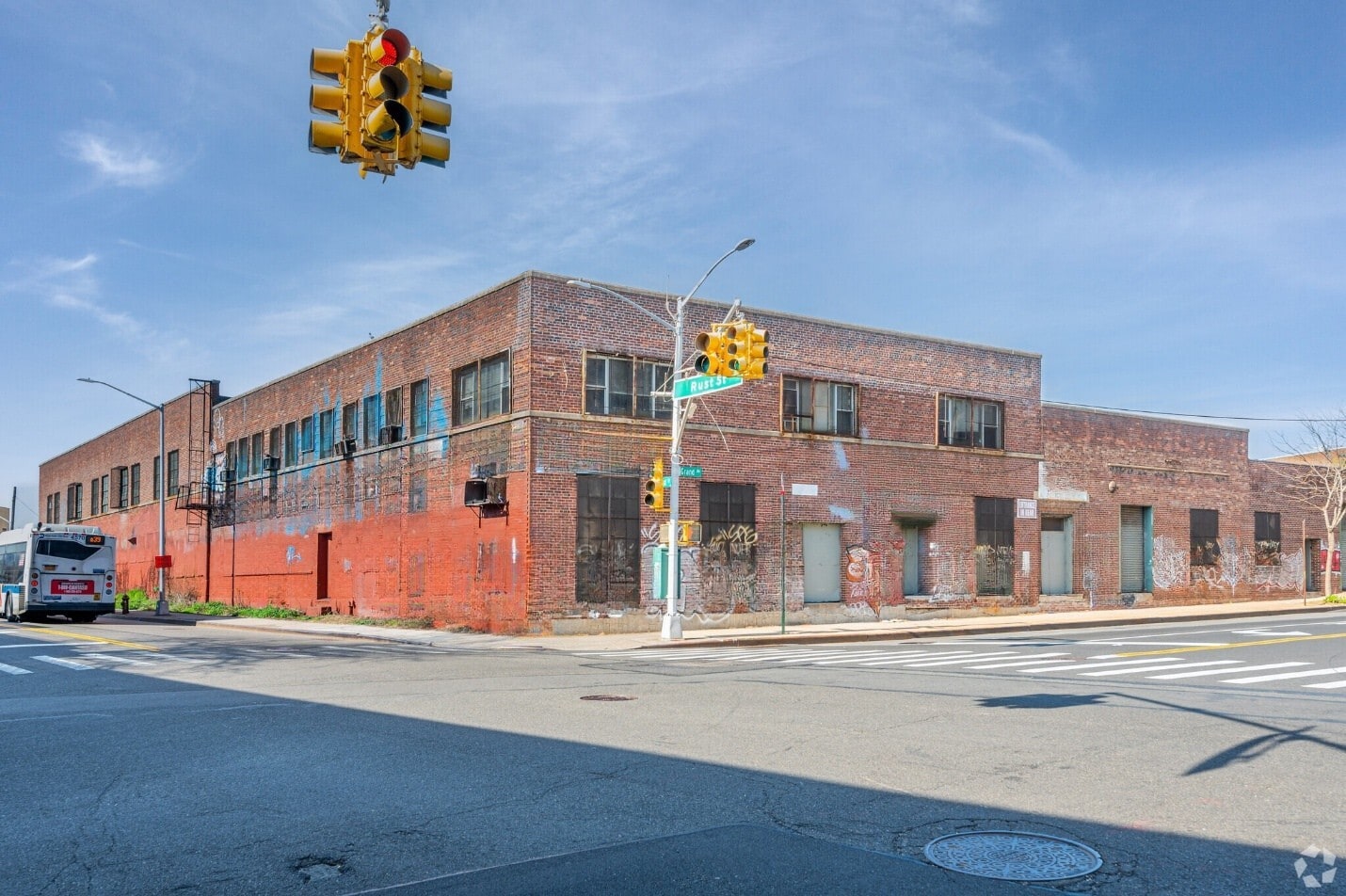 58-01 Grand Ave, Maspeth, NY à louer Photo intérieure- Image 1 de 2