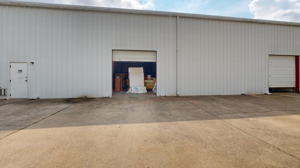 1174 W Sunchase Ct, Fayetteville, AR for lease - Building Photo - Image 3 of 8