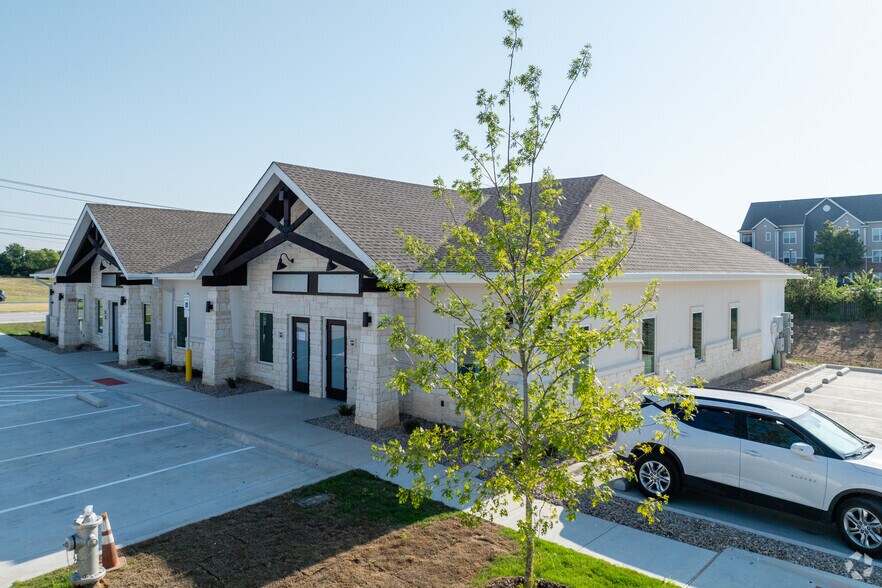 3400-3420 Basswood Blvd, Fort Worth, TX à louer - Photo du bâtiment - Image 2 de 9