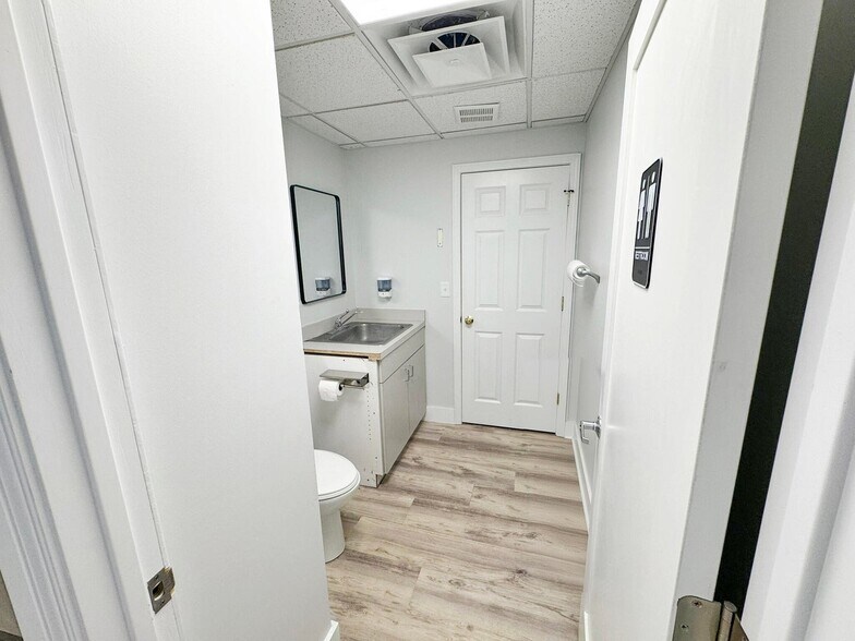 225 Aberdeen Dr, Valparaiso, IN à vendre - Photo du bâtiment - Image 2 de 17